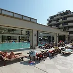 Al Rial Apartment Shkorpilovtsi