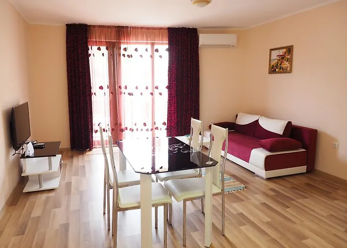 Al Rial Apartment Shkorpilovtsi